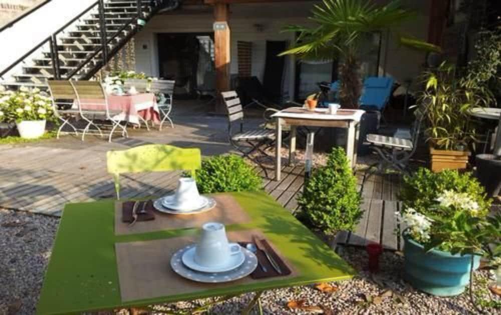 Hotel Monet La Riviere-Saint-Sauveur Bagian luar foto