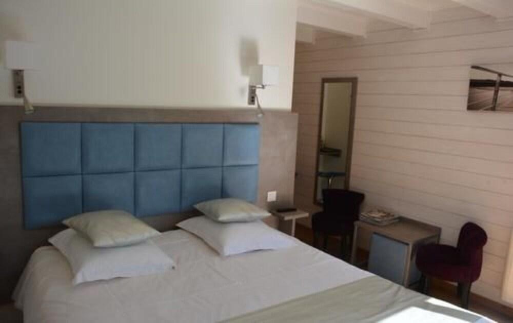 Hotel Monet La Riviere-Saint-Sauveur Bagian luar foto