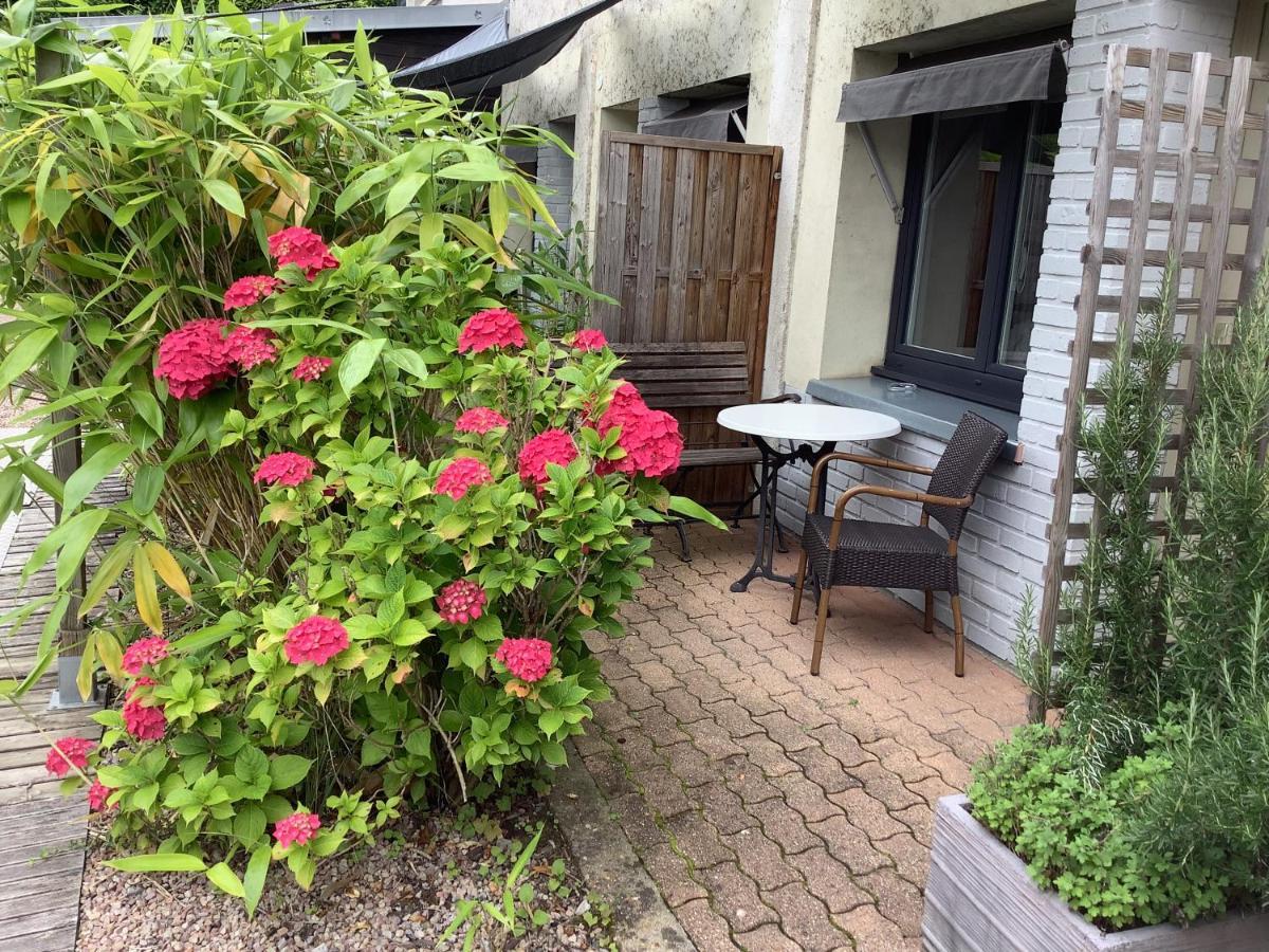 Hotel Monet La Riviere-Saint-Sauveur Bagian luar foto