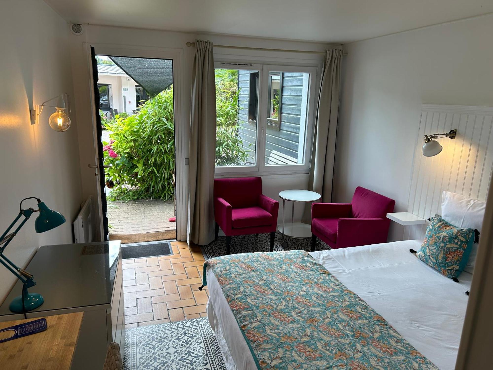 Hotel Monet La Riviere-Saint-Sauveur Bagian luar foto