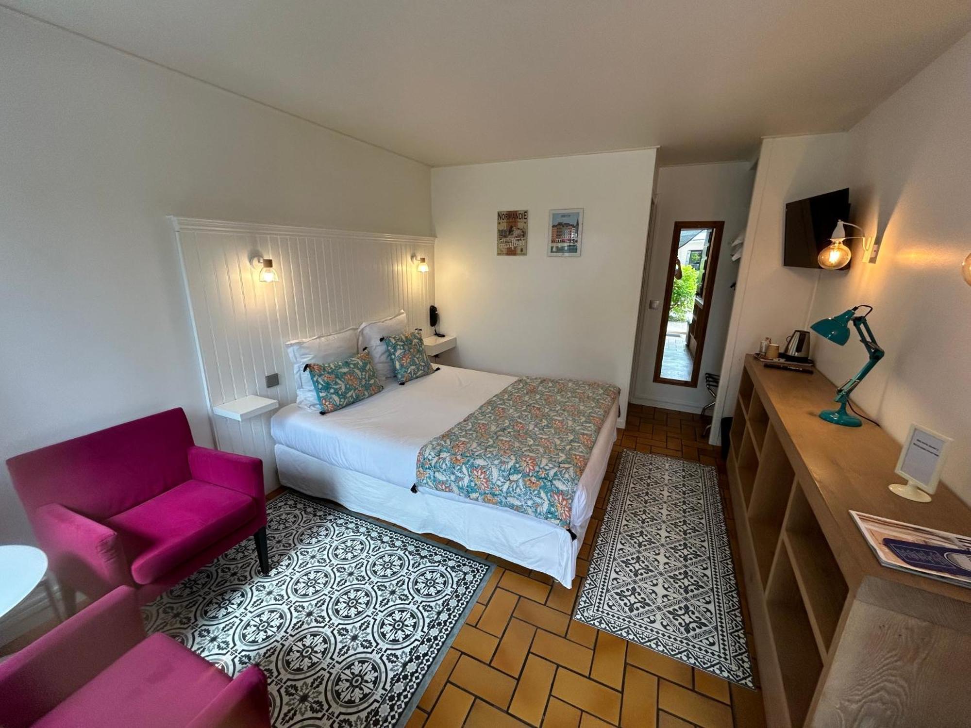 Hotel Monet La Riviere-Saint-Sauveur Bagian luar foto