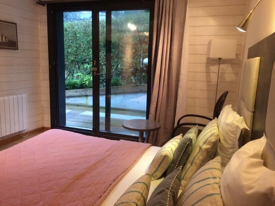 Hotel Monet La Riviere-Saint-Sauveur Bagian luar foto